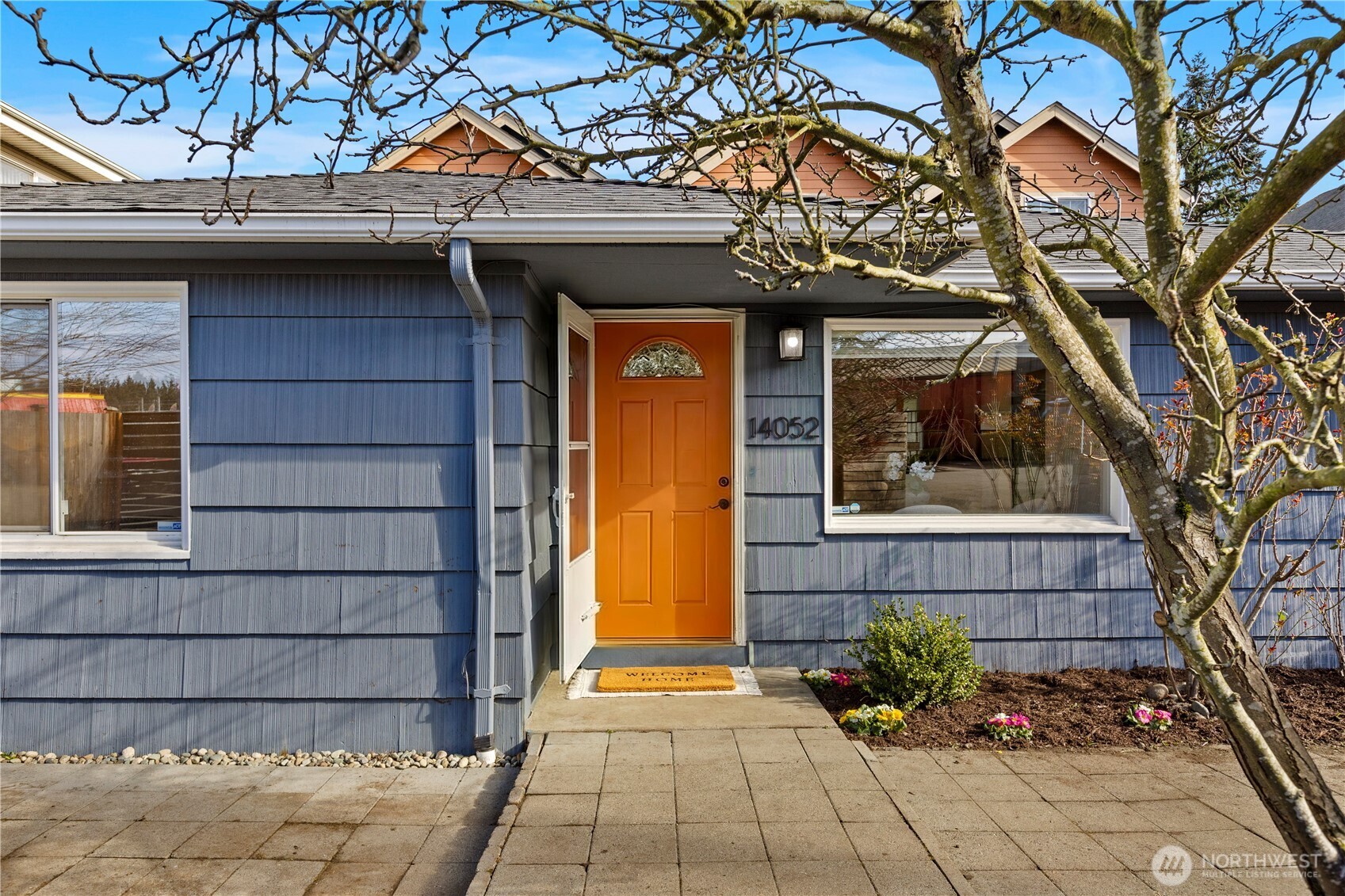14052 Midvale Avenue North Seattle, WA 98133 - Photo 2 of 29