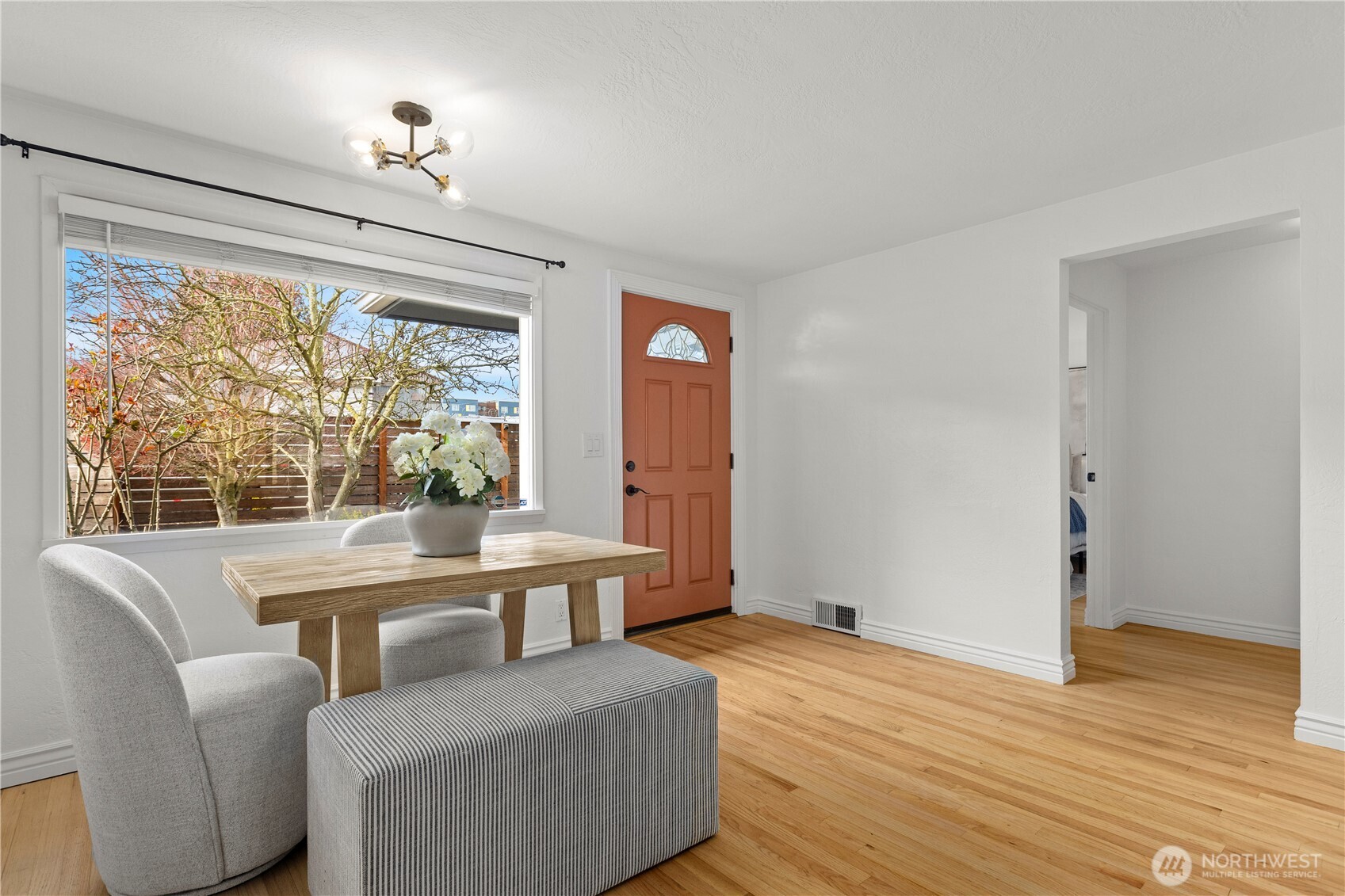 14052 Midvale Avenue North Seattle, WA 98133 - Photo 7 of 29