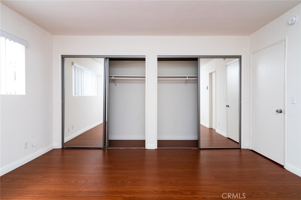 1122 9th Street, Unit 4 Santa Monica, CA 90403 - Photo 13 of 18 an empty room with wooden floor & windows