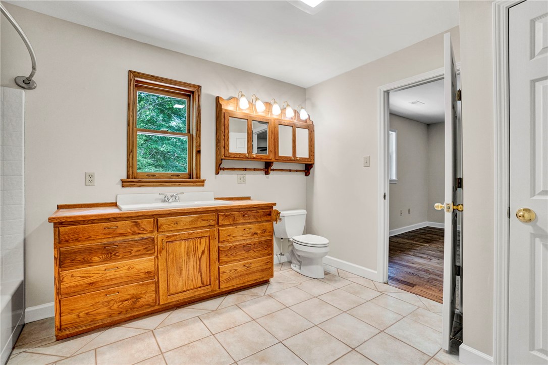 120 Patterson Ridge Road Salem, SC 29676 - Photo 23 of 46 Shared bathroom upstairs.
