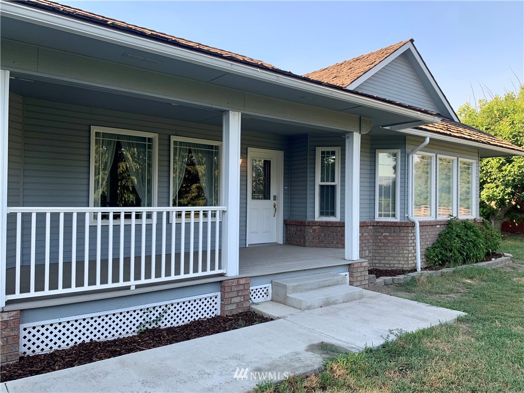 5703 Ahtanum Road Yakima, WA 98903 - Photo 2 of 39 Gallery Image 2