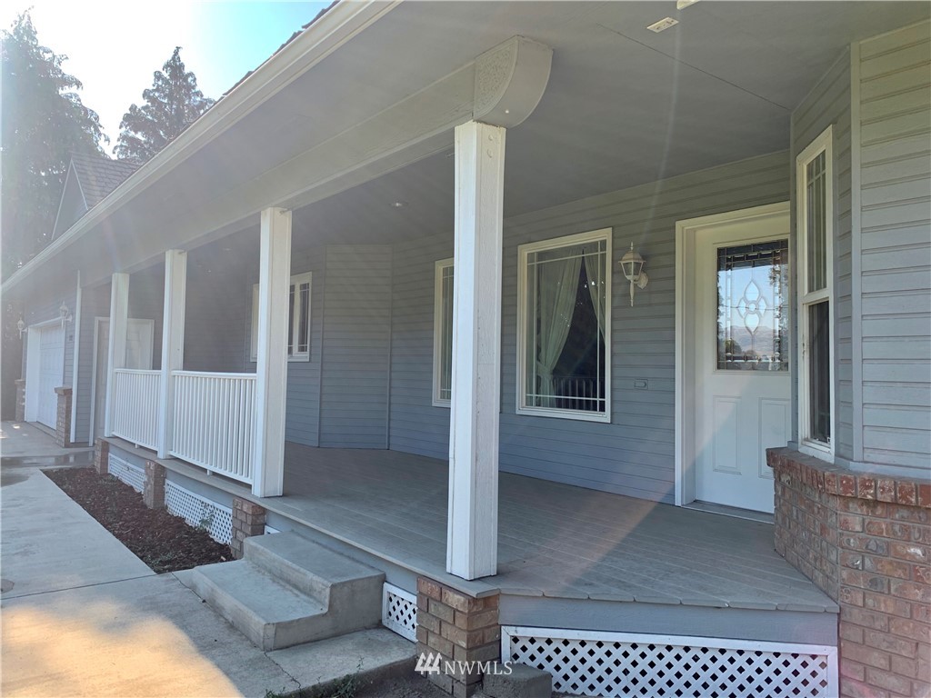 5703 Ahtanum Road Yakima, WA 98903 - Photo 4 of 39 Gallery Image 4