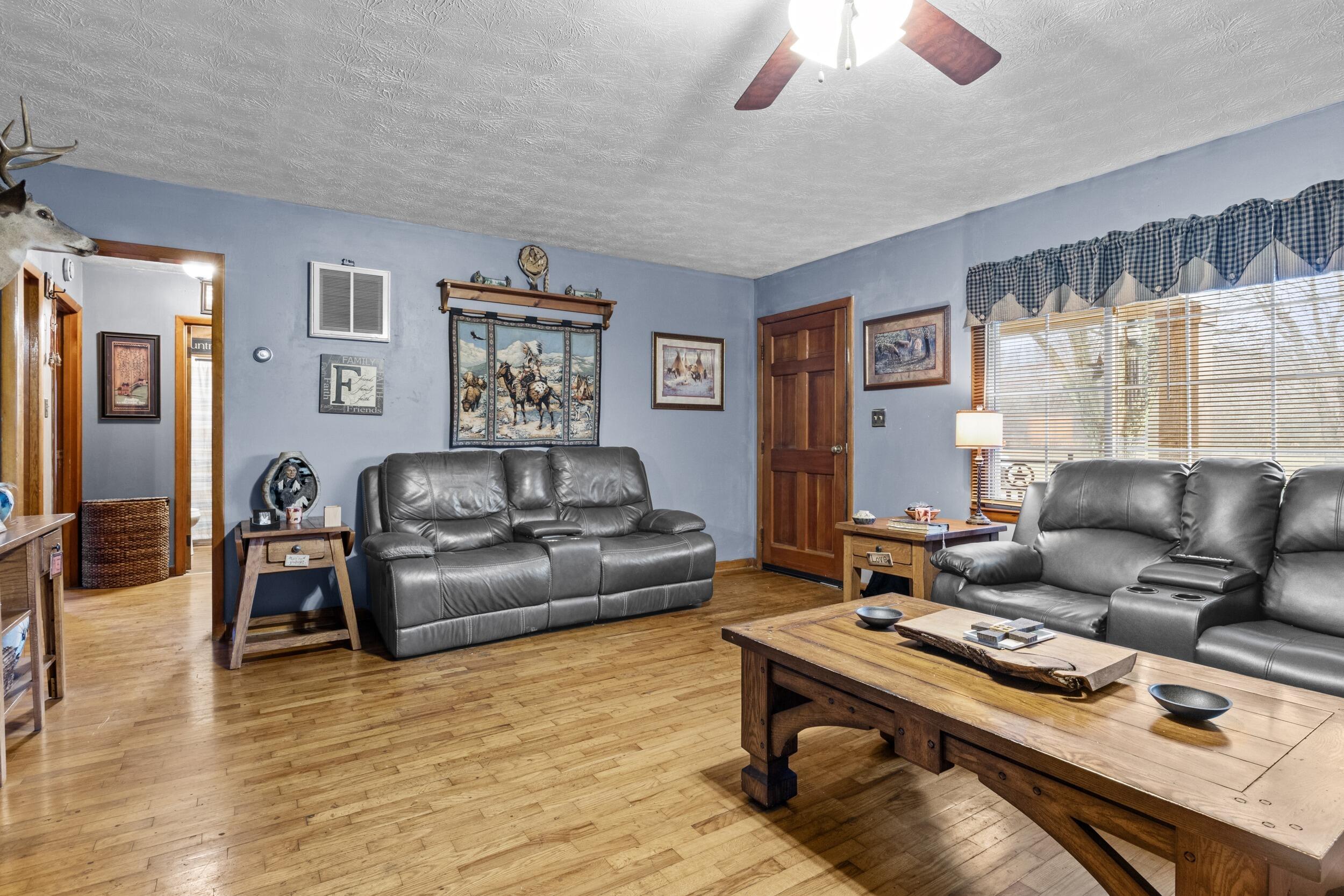 60 Hamilton Lane Perryville, KY 40468 - Photo 2 of 12 IMG_6429
