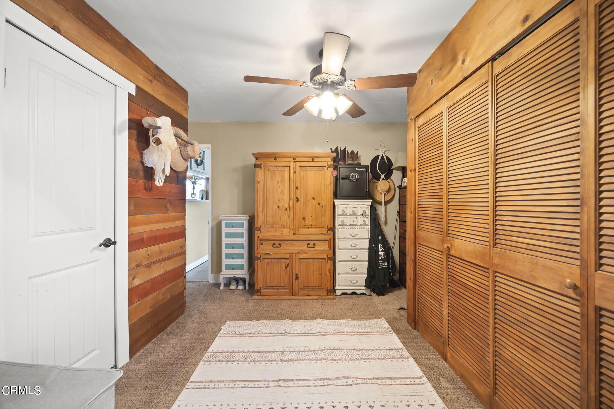 929 Devereux Drive Ojai, CA 93023 - Photo 18 of 40 a view of a hallway to a house