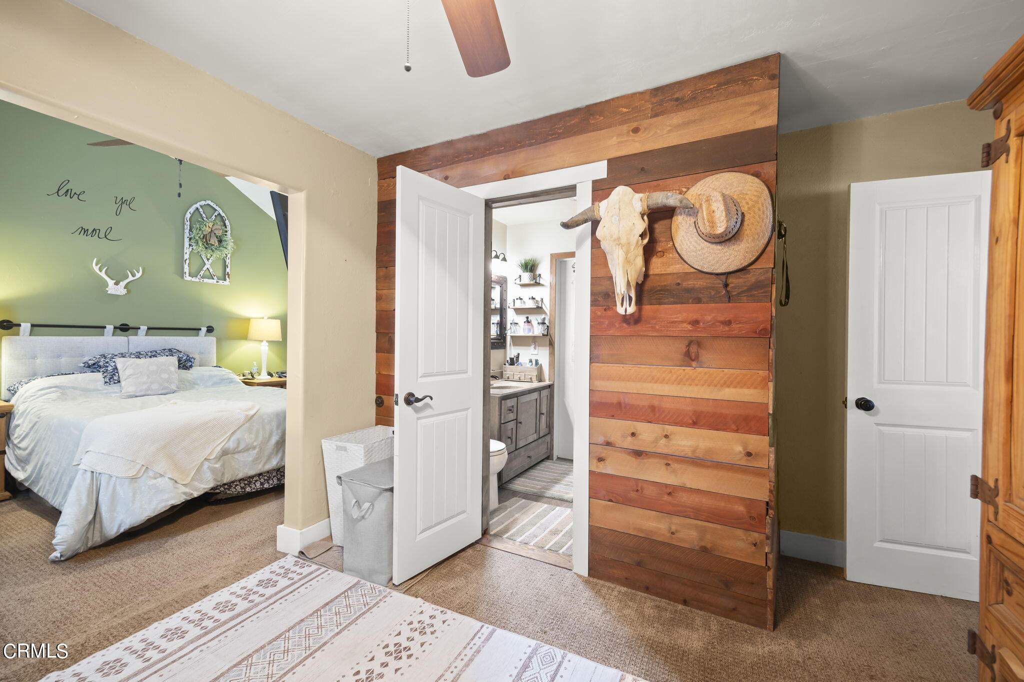 929 Devereux Drive Ojai, CA 93023 - Photo 19 of 40 a bedroom with a bed and a mirror