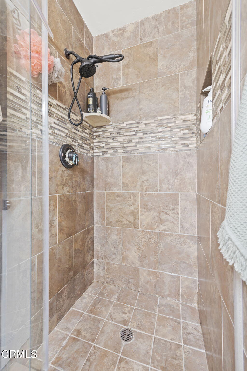 929 Devereux Drive Ojai, CA 93023 - Photo 22 of 40 a bathroom with a shower