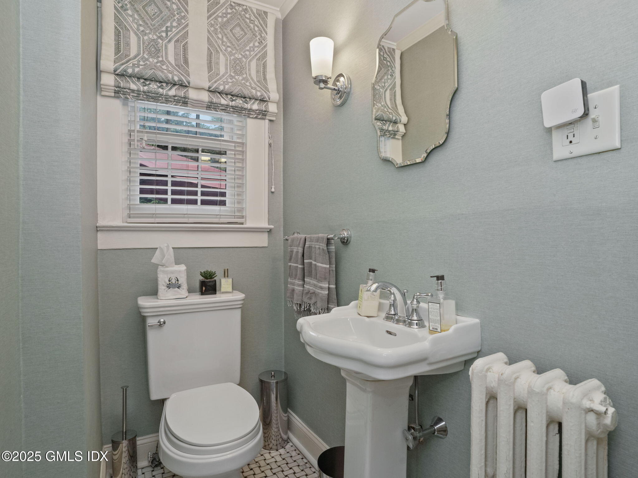 143 Lockwood Road Riverside, CT 06878 - Photo 10 of 39 a bathroom with a toilet a sink and mirror