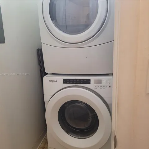 a close up view of a washer and dryer