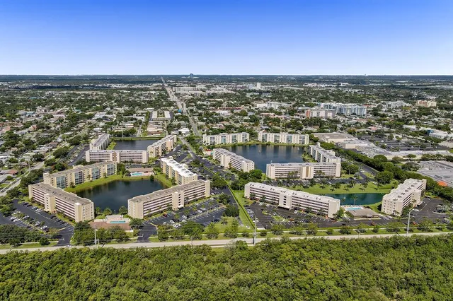 $2,200 | 301 Southeast 3rd Street, Unit 110, Dania Beach, FL 33004