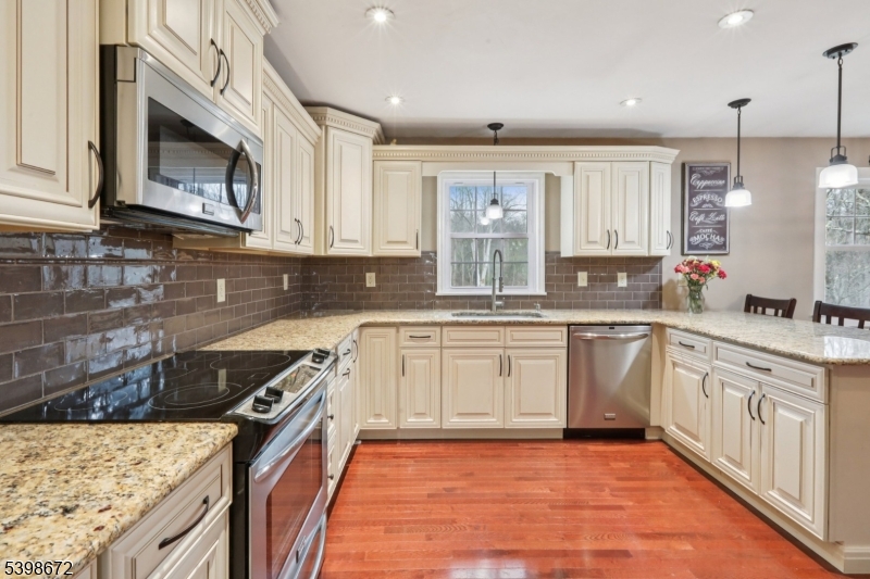 22 Cooper Lane Chester, NJ 07930 - Photo 14 of 35