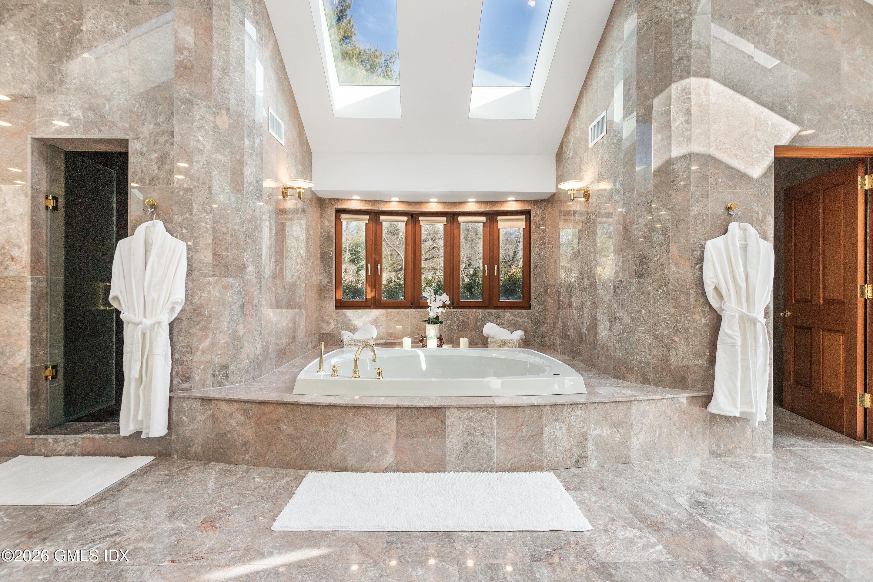 386 North Street Greenwich, CT 06830 - Photo 16 of 31 Primary Bathroom