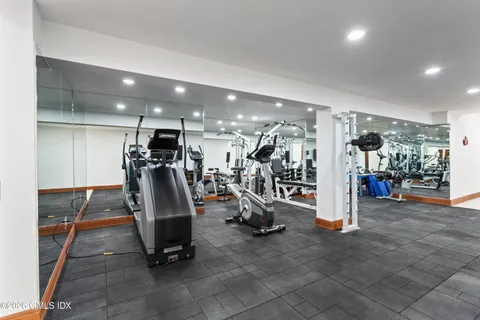 $6,495,000 | 386 North Street, Greenwich, CT 06830