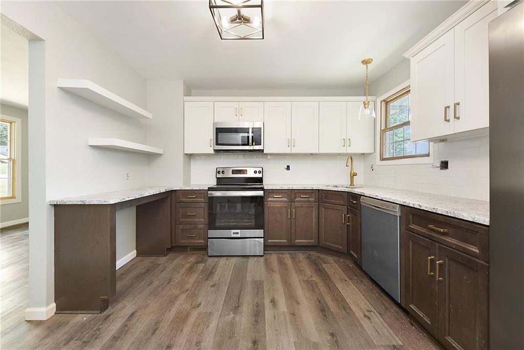 8670 Peters Road Cranberry Township, PA 16066 - Photo 4 of 21 Gallery Image 4