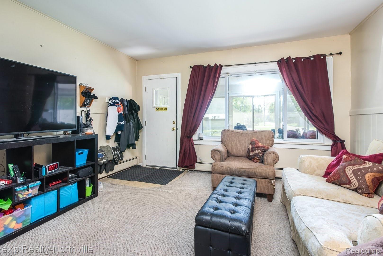 21705 Middlebelt Road Farmington, MI 48336 - Photo 11 of 24 DSC_6836-Edit.jpg