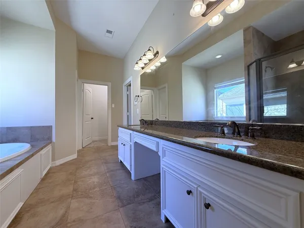 $2,750 | 5305 Egbert Street, Unit C, Houston, TX 77007