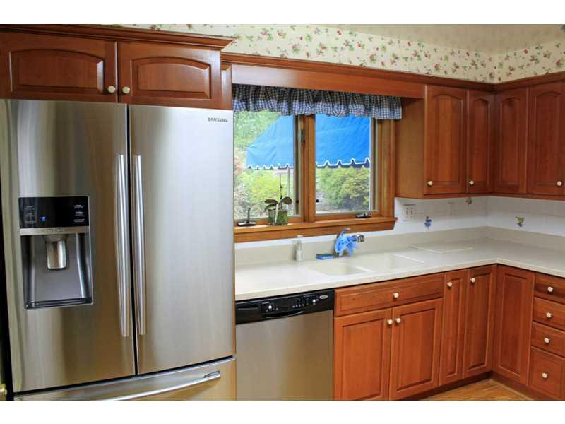 124 Washington Road Forest Hills, PA 15221 - Photo 4 of 14 Kitchen.