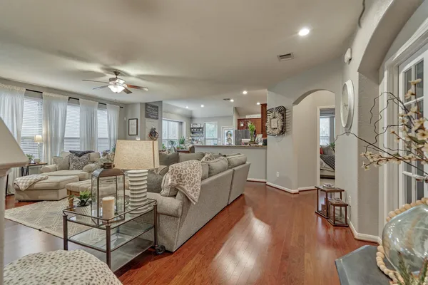 $2,900 | 204 Forest Peak Way, Montgomery, TX 77316