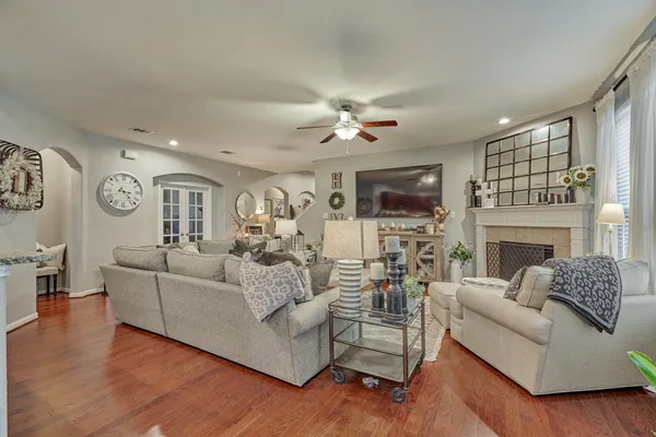 $2,900 | 204 Forest Peak Way, Montgomery, TX 77316
