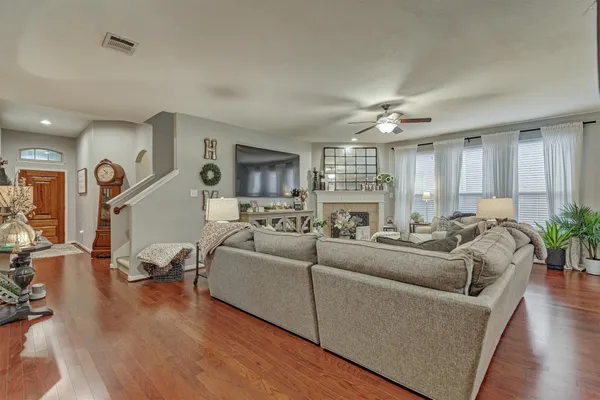 $2,900 | 204 Forest Peak Way, Montgomery, TX 77316