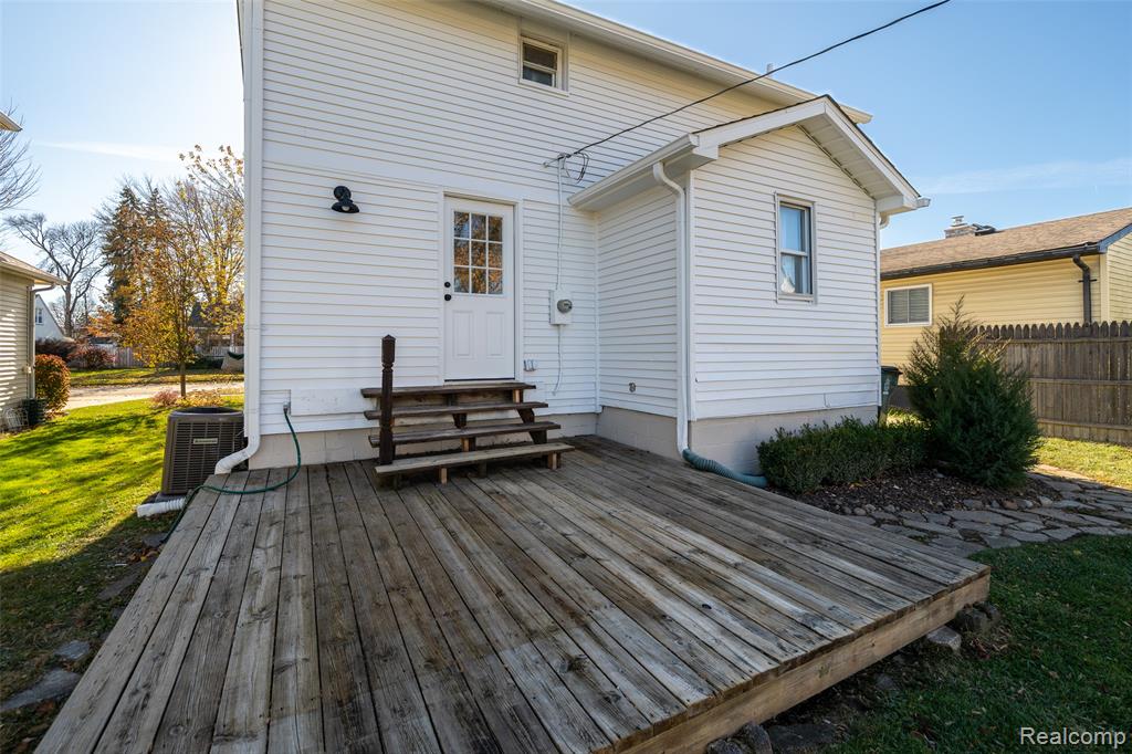 2330 Rosemont Road Berkley, MI 48072 - Photo 26 of 29