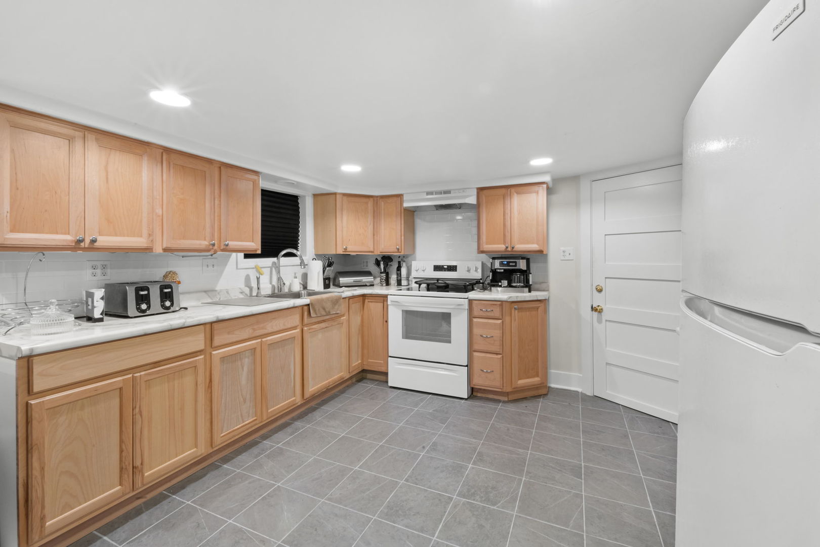 607 Walnut Street Lemont, IL 60439 - Photo 8 of 29