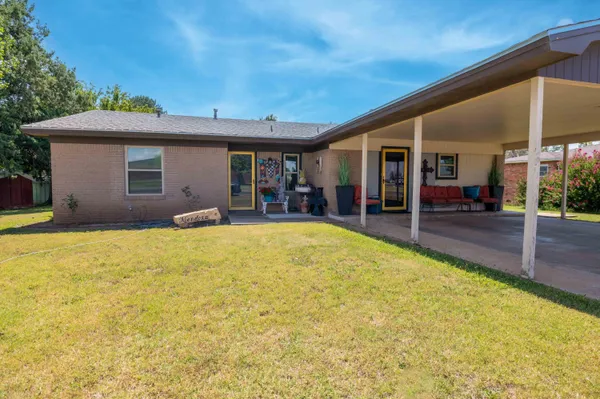$195,000 | 703 West Stinson Street, Dimmitt, TX 79027