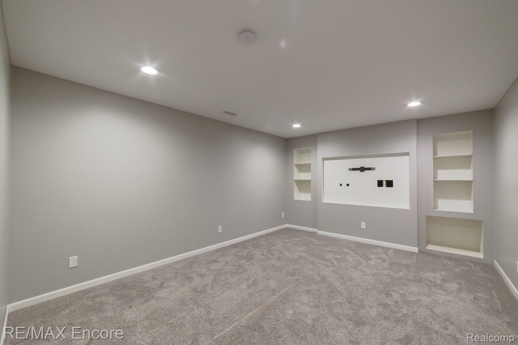 915 Deer Valley Road Holly, MI 48442 - Photo 32 of 45 915 Deer Valley-32.jpg