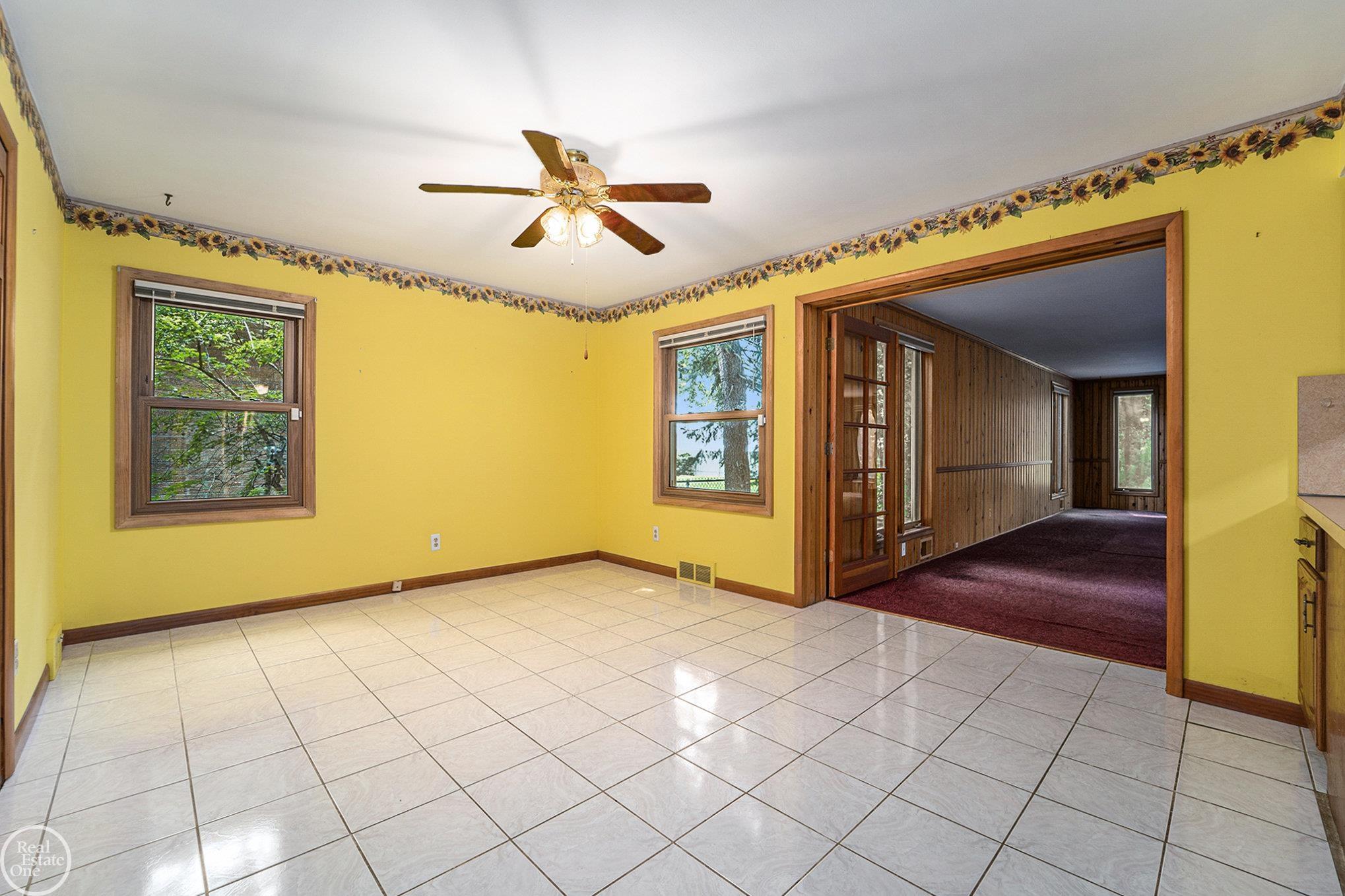 16046 Stephens Road Eastpointe, MI 48021 - Photo 7 of 32 50162296-C947F0A6-2C11-4CCB-BDE7-6146450E708A.JPG