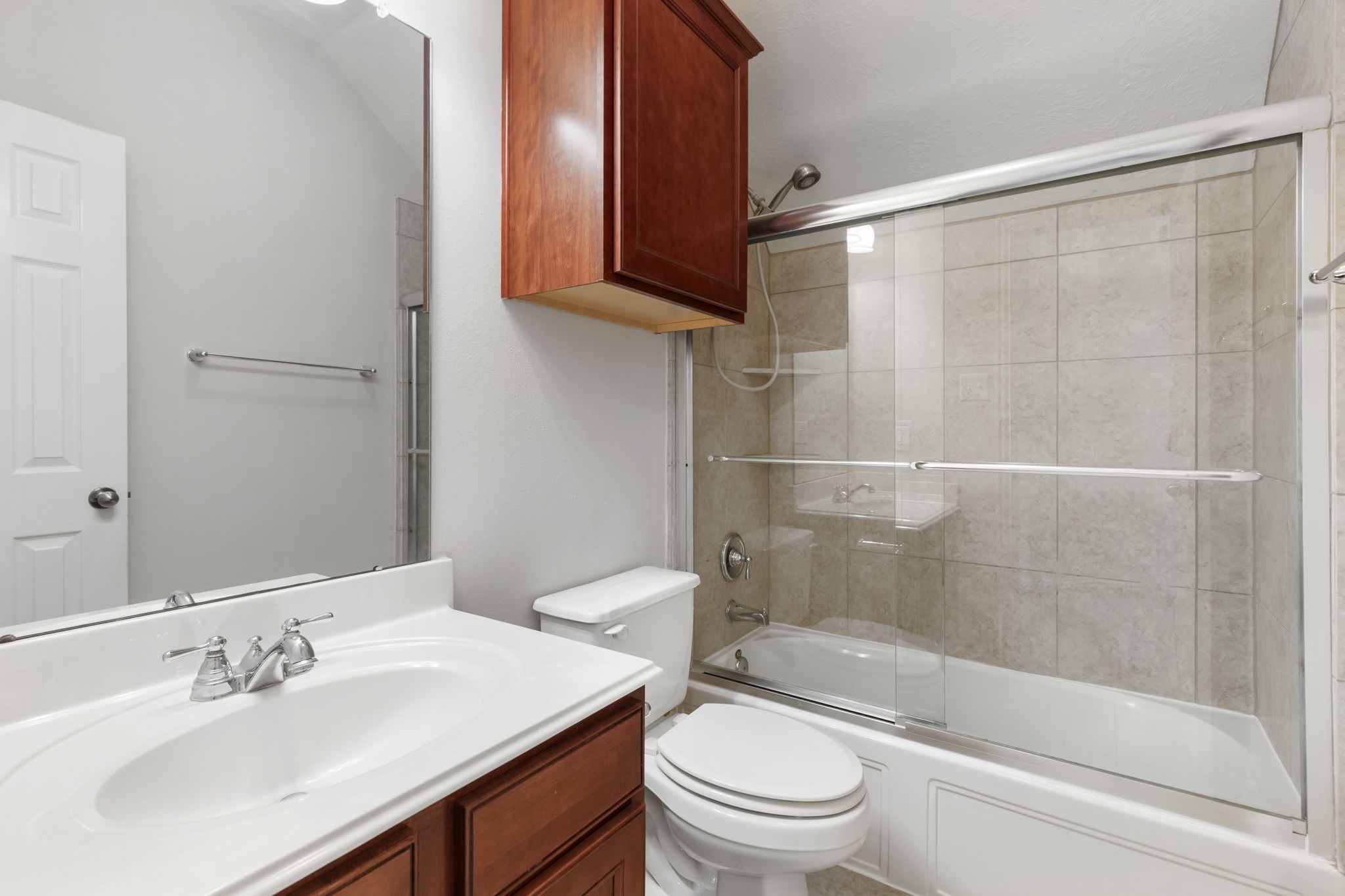 80 North Frontera Circle Spring, TX 77382 - Photo 23 of 28 Upstairs features two full baths both glass enclosed shower and tub.