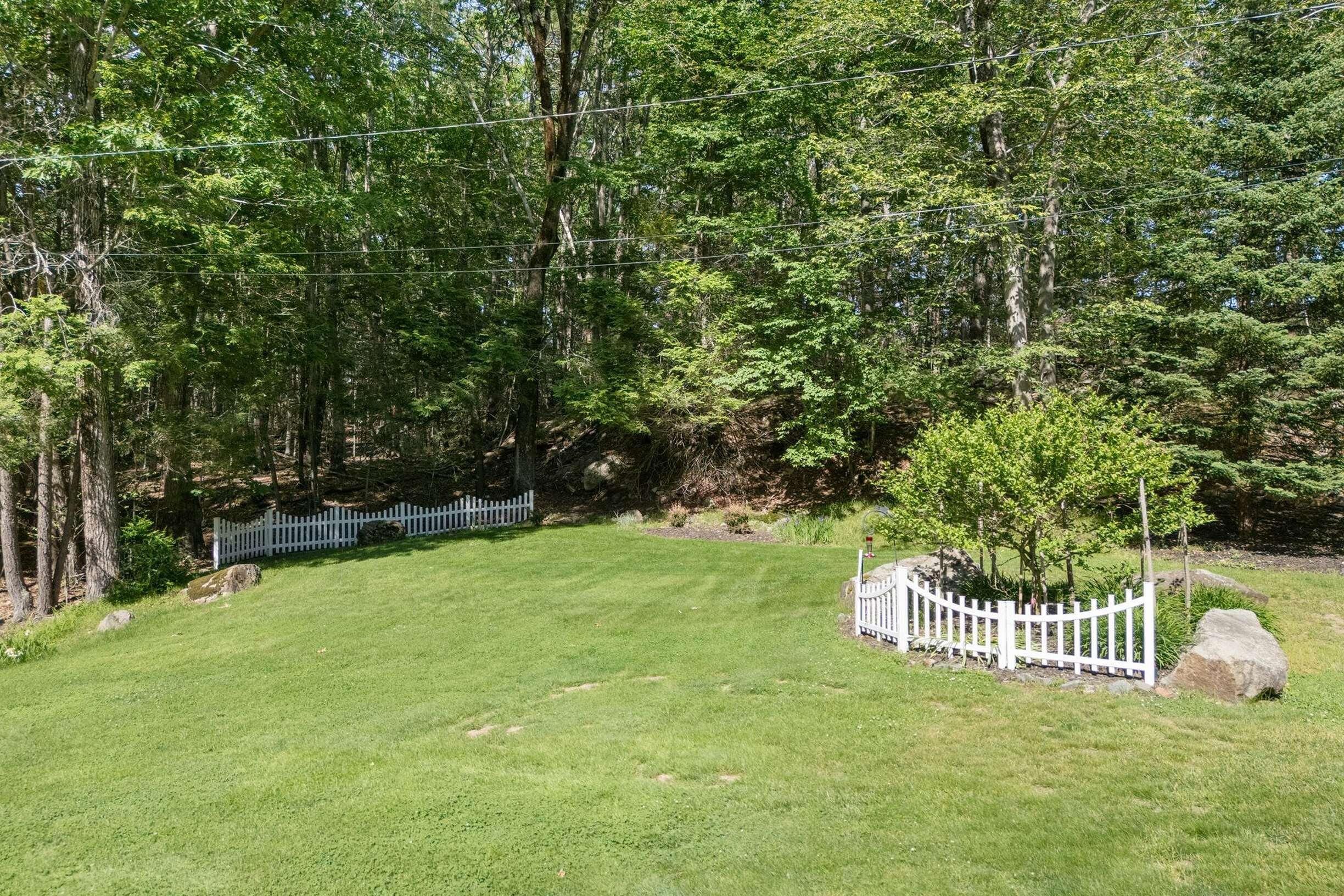21 North Village Road York, ME 03902 - Photo 33 of 35 Front yard
