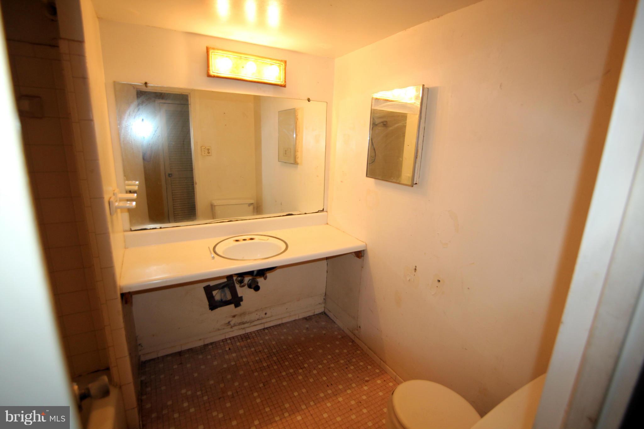 2612 Fort Farnsworth Road, Unit 265 Alexandria, VA 22303 - Photo 4 of 30 Bath