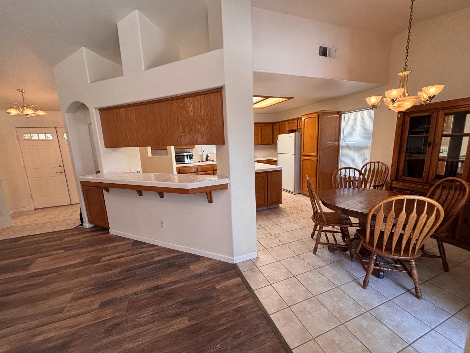 609 Merlot Avenue Madera, CA 93637 - Photo 7 of 45 a living room with furniture