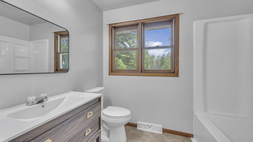 3311 Two Creeks Road Mishicot, WI 54228 - Photo 17 of 39 Full Bath