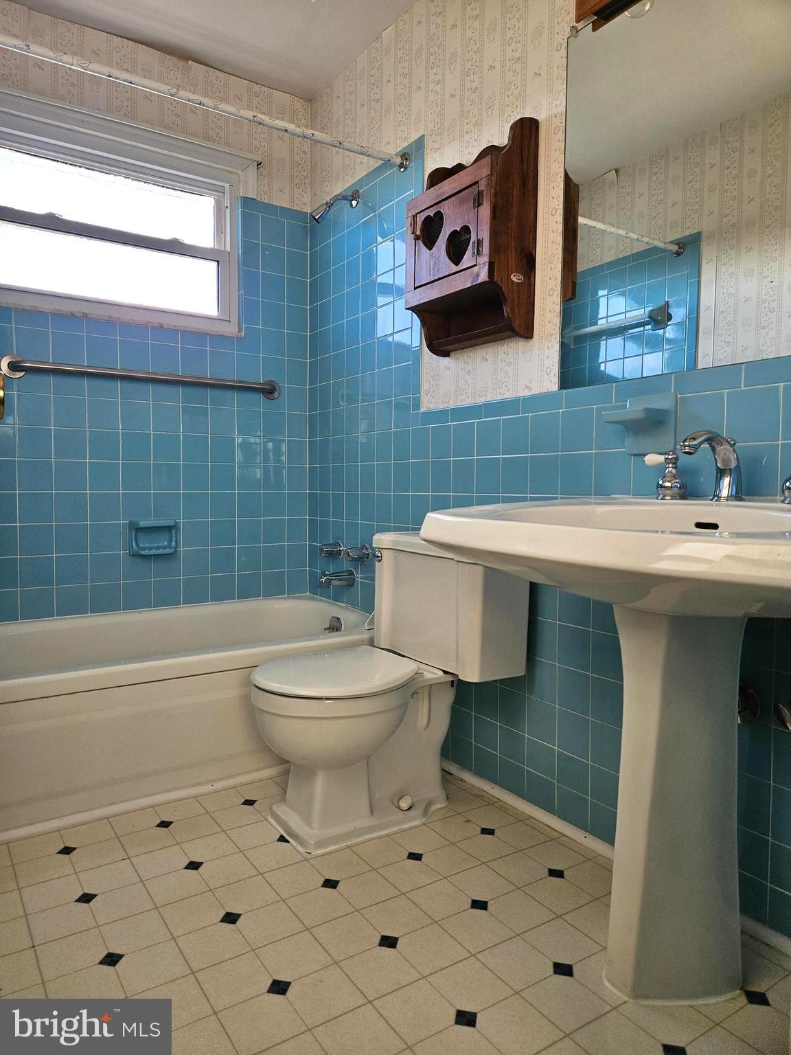 3634 Colvin Road Amissville, VA 20106 - Photo 11 of 26 Bathroom off hallway
