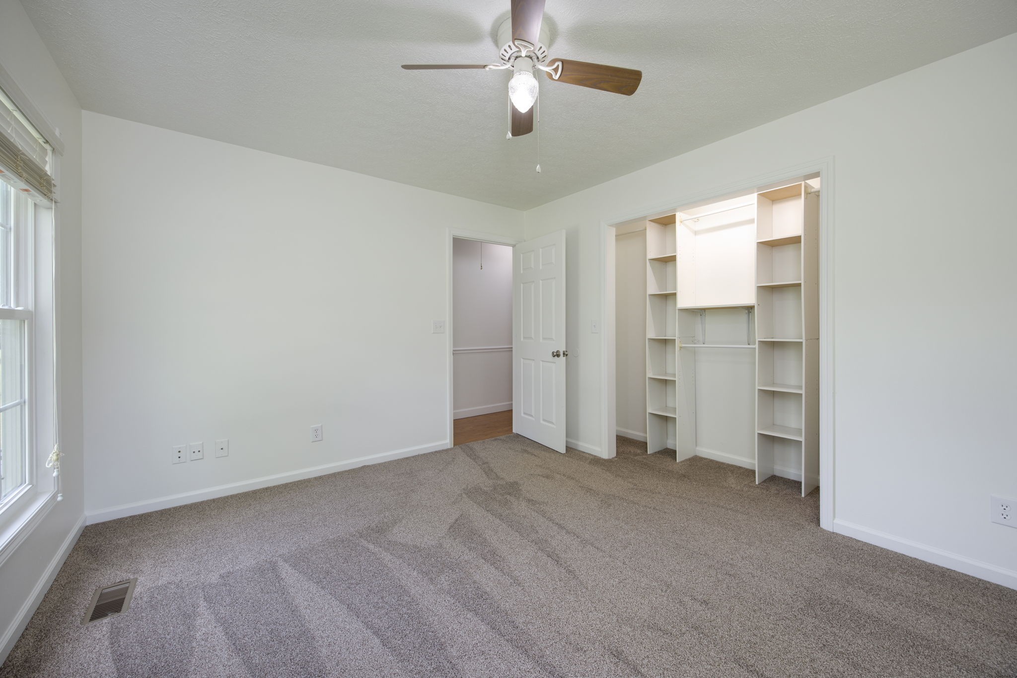 880 Denning Ford Road Portland, TN 37148 - Photo 20 of 54 a view of empty room with a kitchen