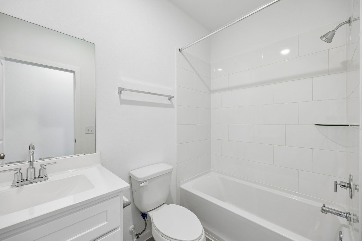 15023 Rustic Moon Road Conroe, TX 77302 - Photo 20 of 32 a bathroom with a sink toilet and bathtub
