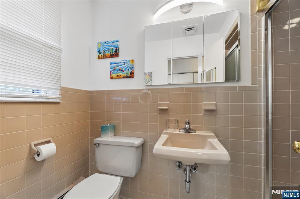 585 Churchill Road Teaneck, NJ 07666 - Photo 20 of 36 Gallery Image 20