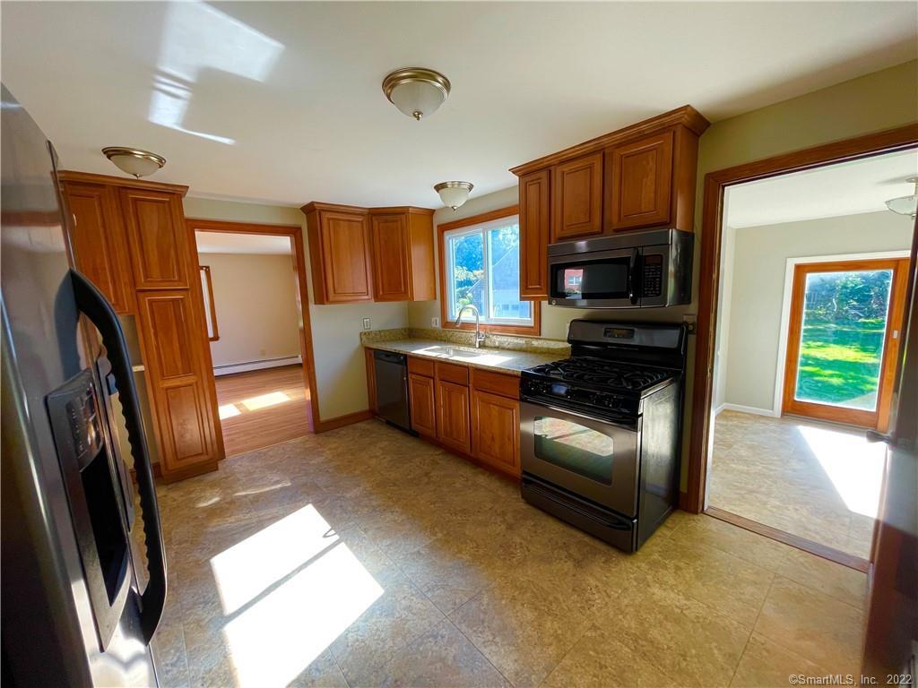 341 Center Road Vernon, CT 06066 - Photo 4 of 35