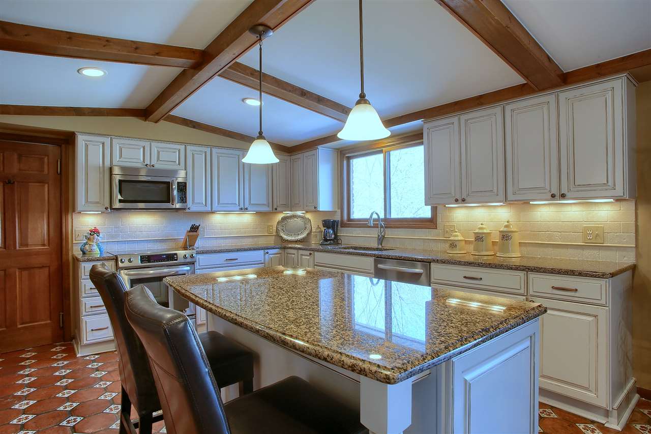 2614 Lambeth Park Rochester Hills, MI 48306 - Photo 9 of 32