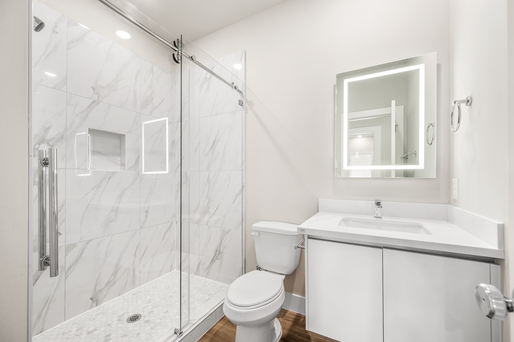 6702 Metro Boulevard, Unit 12 Houston, TX 77083 - Photo 29 of 48 a bathroom with a sink toilet and shower