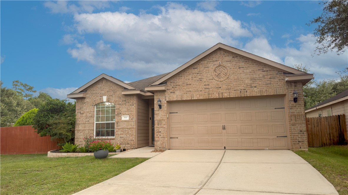 301 Pine Mist Lane Conroe, TX 77304 - Photo 2 of 35