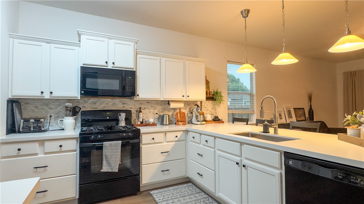 301 Pine Mist Lane Conroe, TX 77304 - Photo 9 of 35