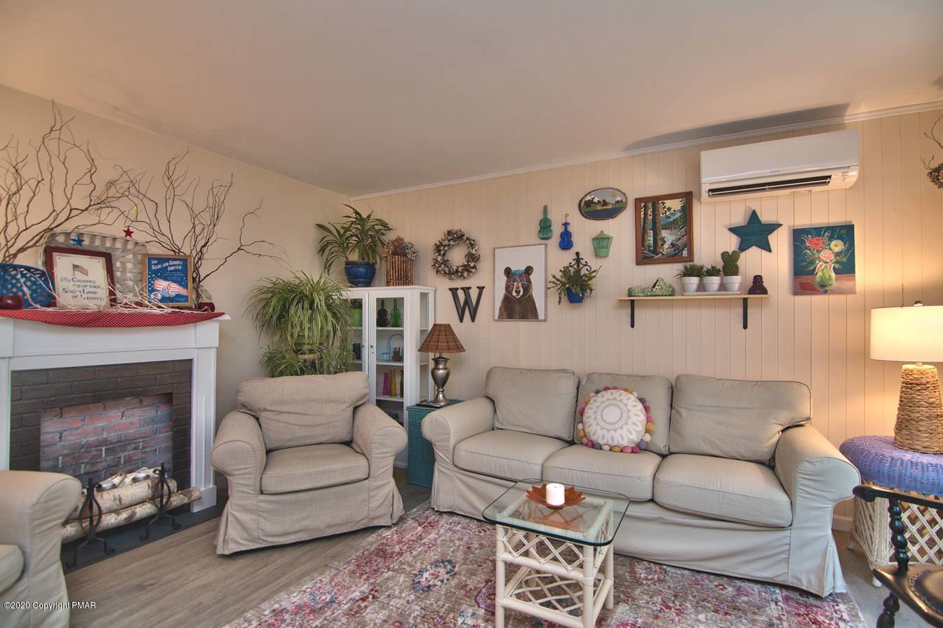 147 Maple Spring Drive Kunkletown, PA 18058 - Photo 7 of 68 Living Room