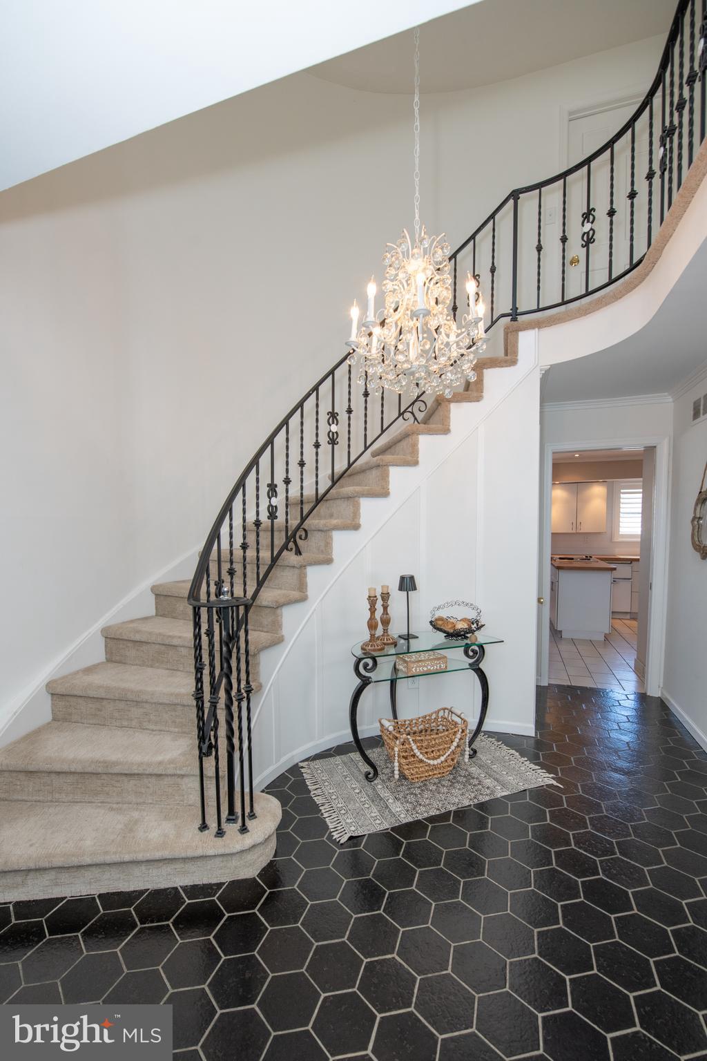 233 Lamplighter Lane Huntingdon Valley, PA 19006 - Photo 3 of 56 Foyer