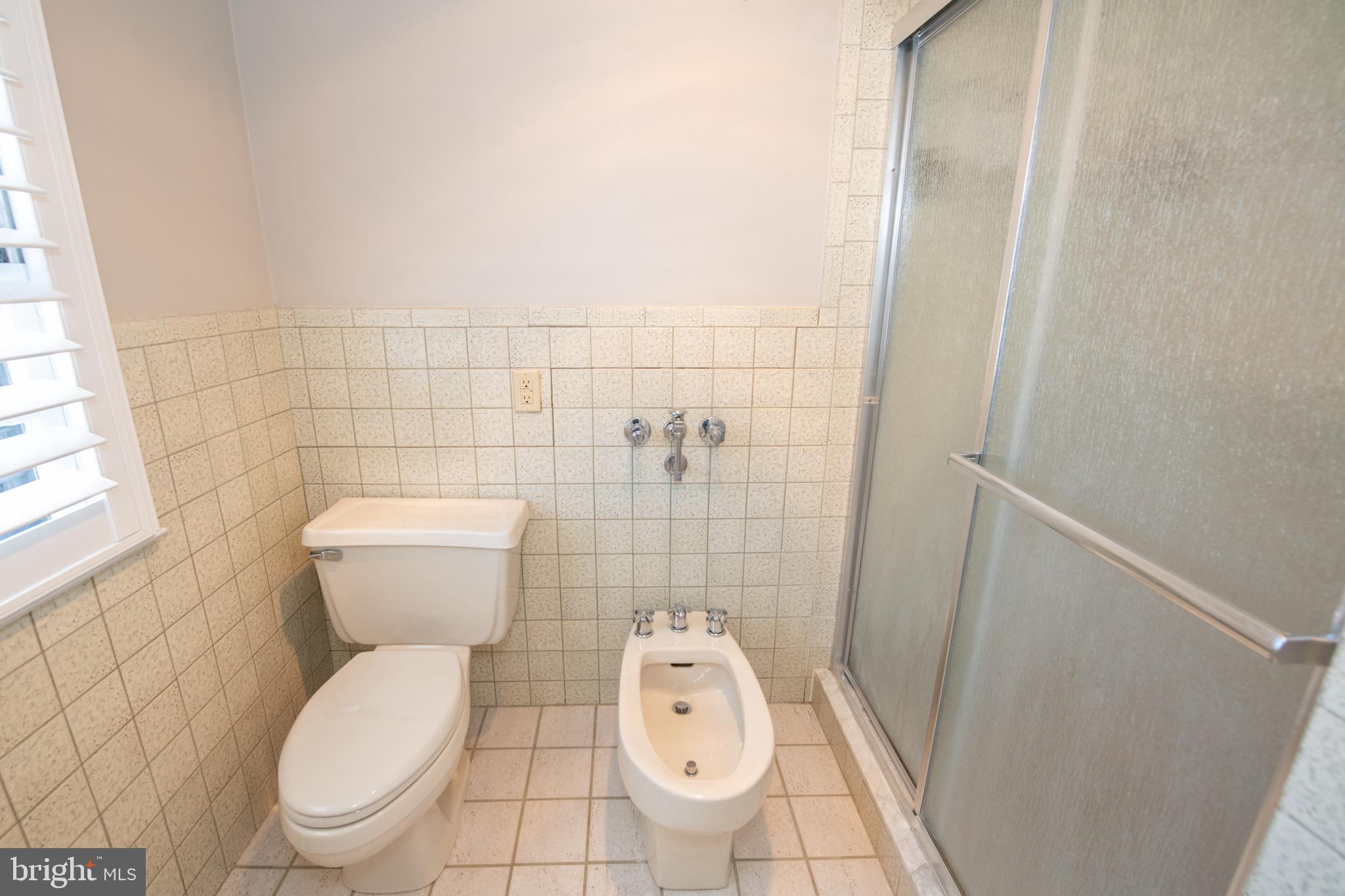 233 Lamplighter Lane Huntingdon Valley, PA 19006 - Photo 33 of 56 Primary Bathroom