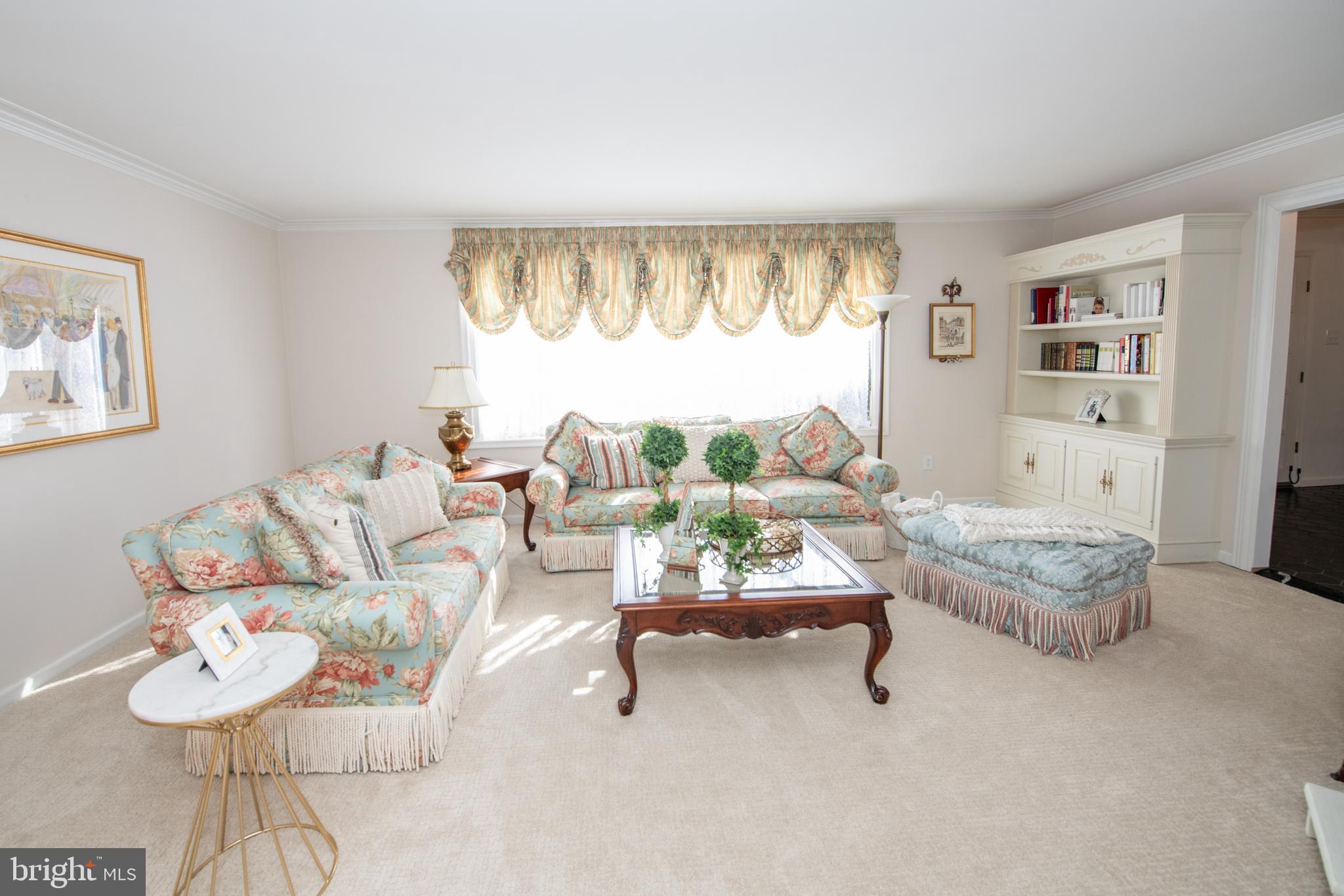 233 Lamplighter Lane Huntingdon Valley, PA 19006 - Photo 5 of 56 Living Room