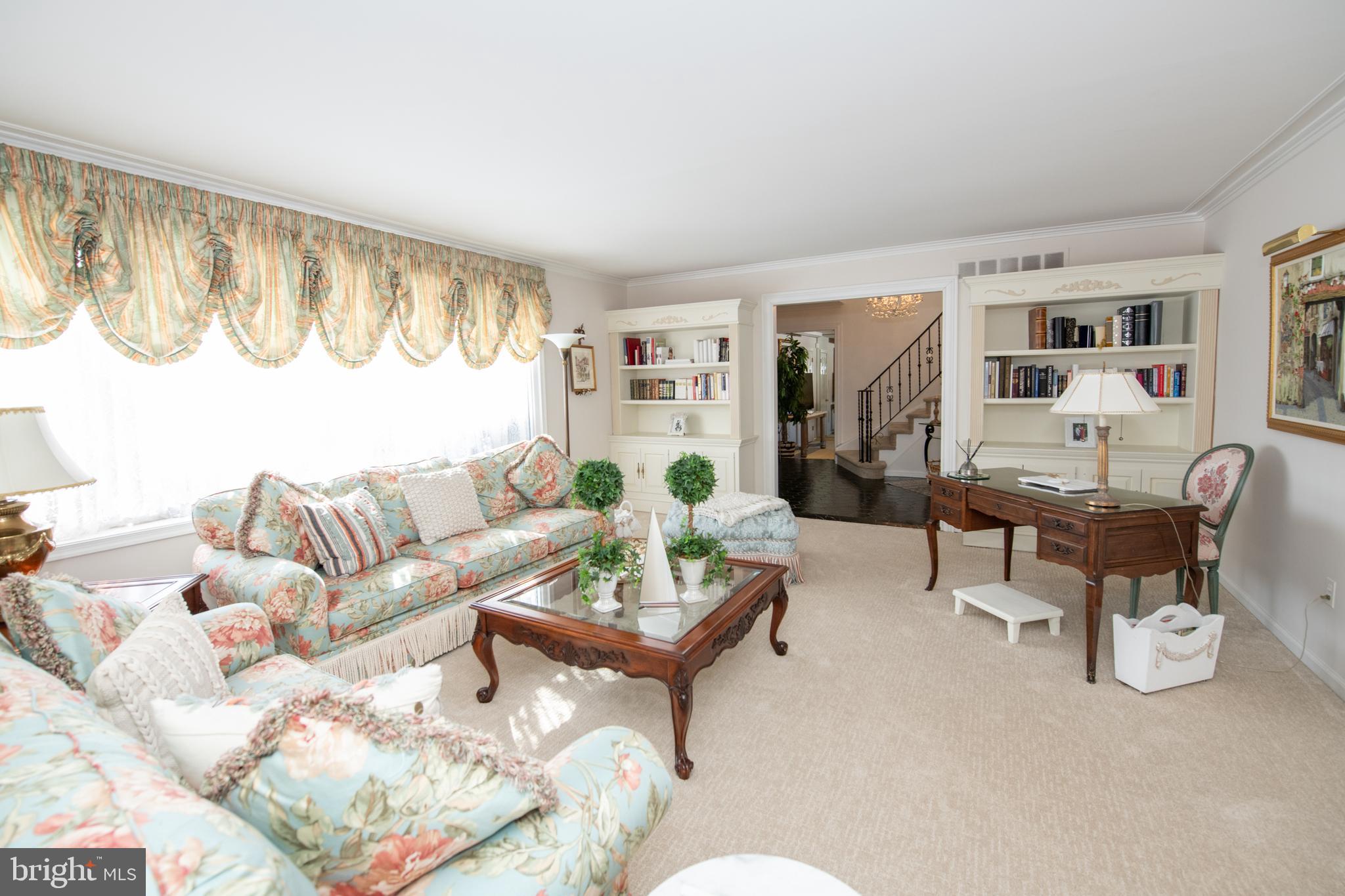 233 Lamplighter Lane Huntingdon Valley, PA 19006 - Photo 6 of 56 Living Room