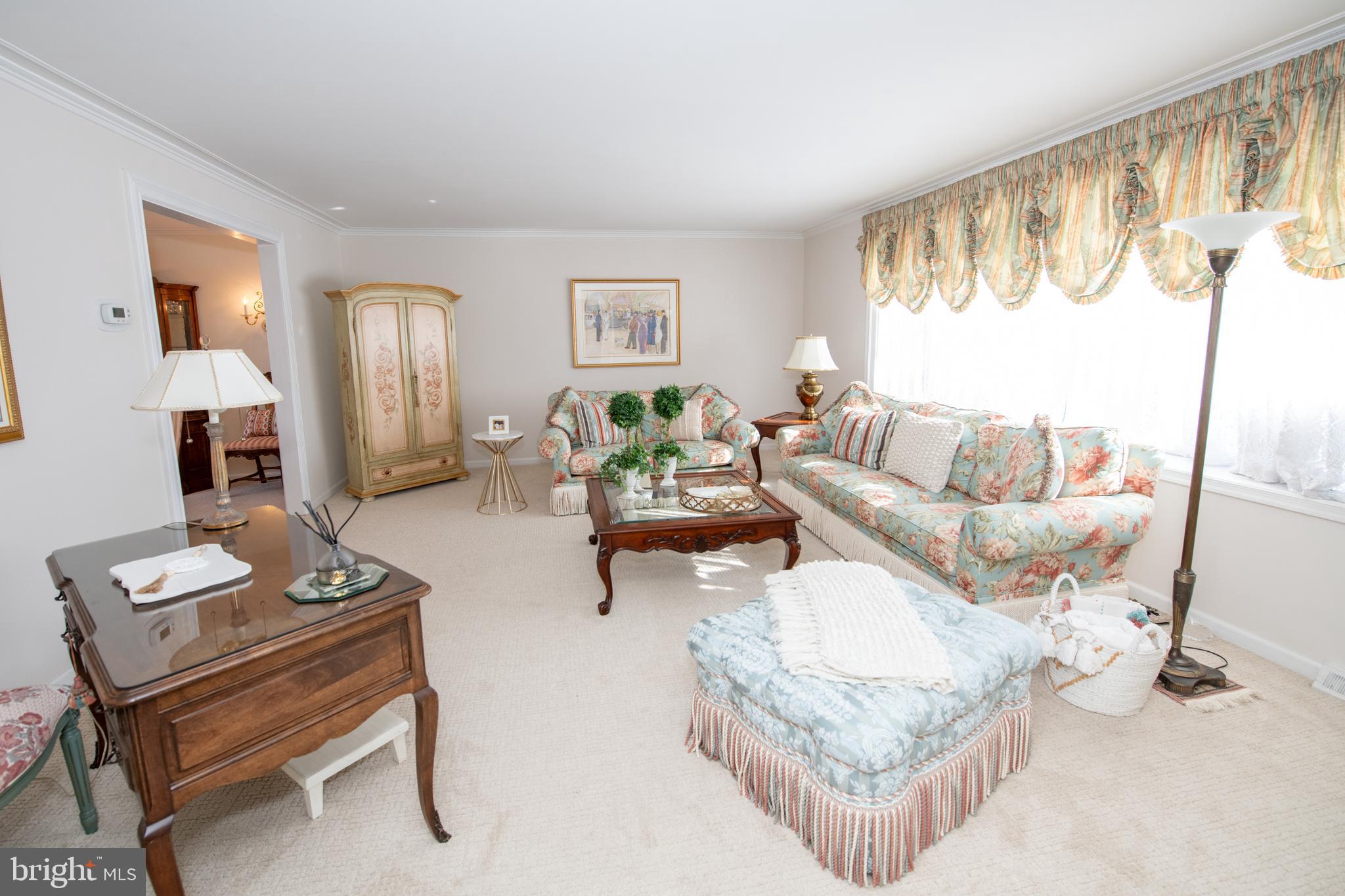 233 Lamplighter Lane Huntingdon Valley, PA 19006 - Photo 7 of 56 Living Room