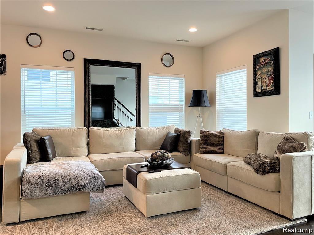 2659 Harvard Road, Unit 16 Berkley, MI 48072 - Photo 3 of 22 3.jpeg