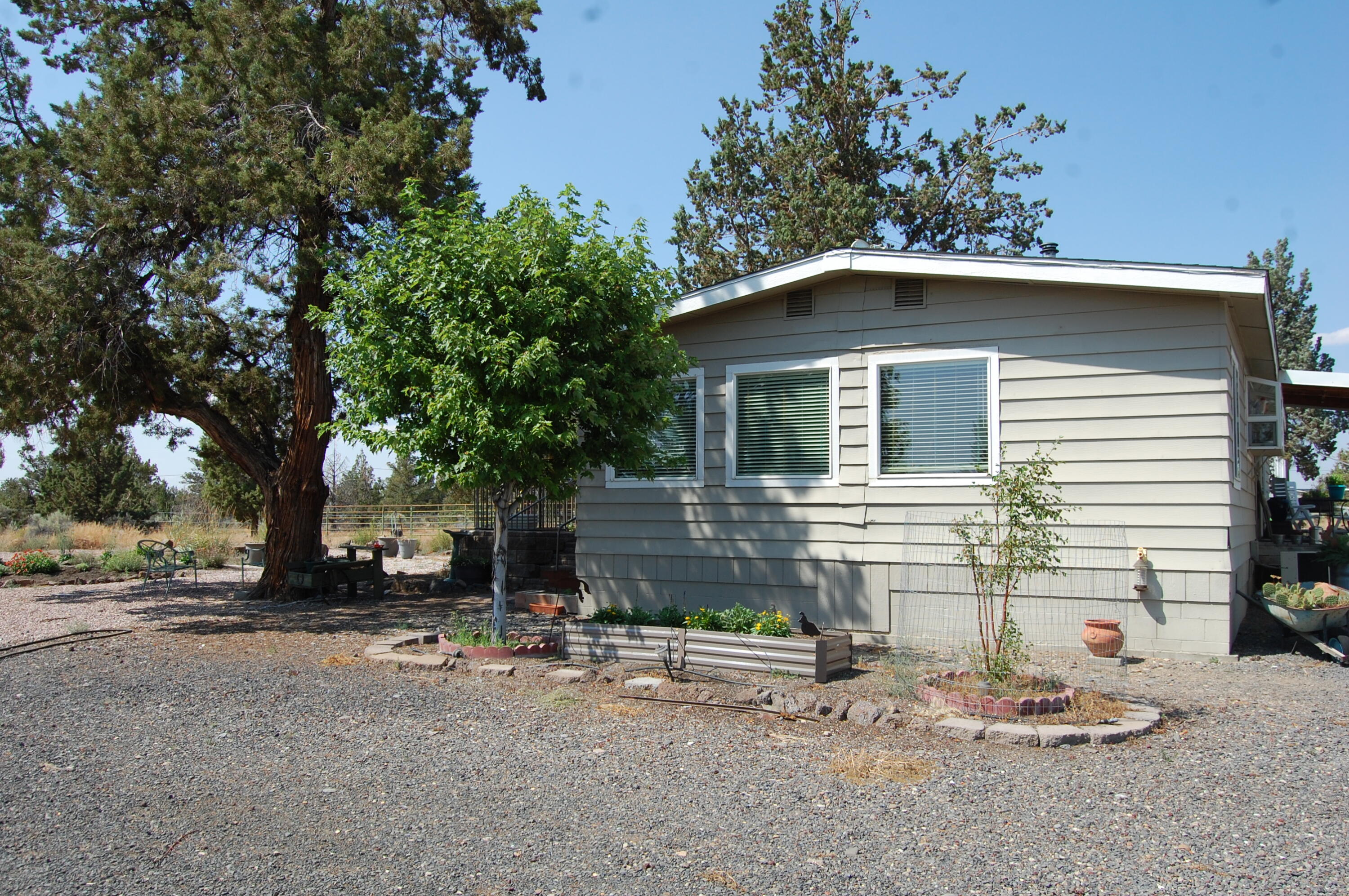 902 Southwest Bent Loop Powell Butte, OR 97753 - Photo 2 of 29 Hill Bent Lp 2